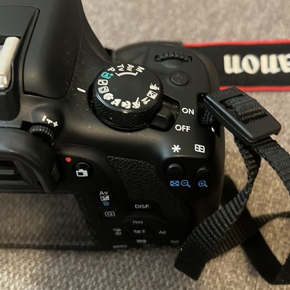 Canon EOS Rebel T6 Camera - Picture 5 of 9